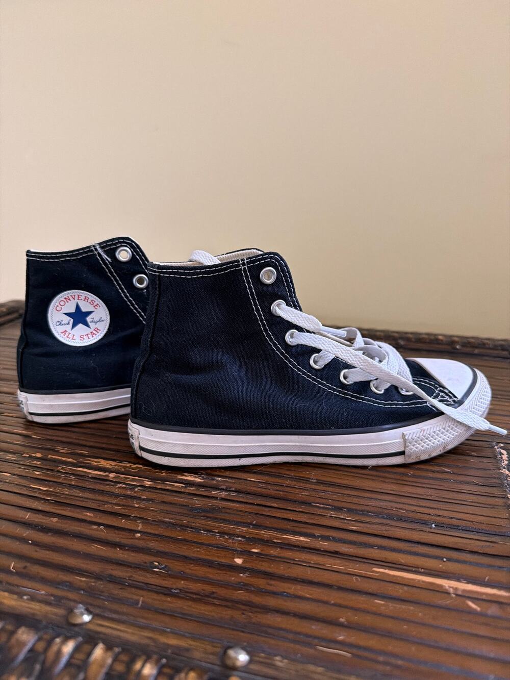 Converse High Top Kids Sneakers Size 2.5 Girls or Boys Classic Black and White